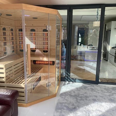 Modern 2Bed Pad W/ Hot Tub Villa บาร์คกิ้ง ภายนอก รูปภาพ