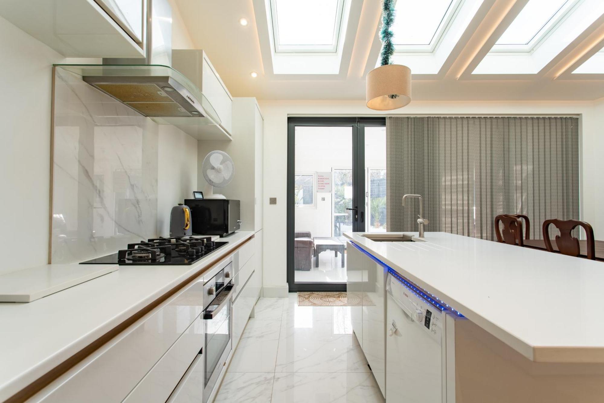 Modern 2Bed Pad W/ Hot Tub Villa บาร์คกิ้ง ภายนอก รูปภาพ