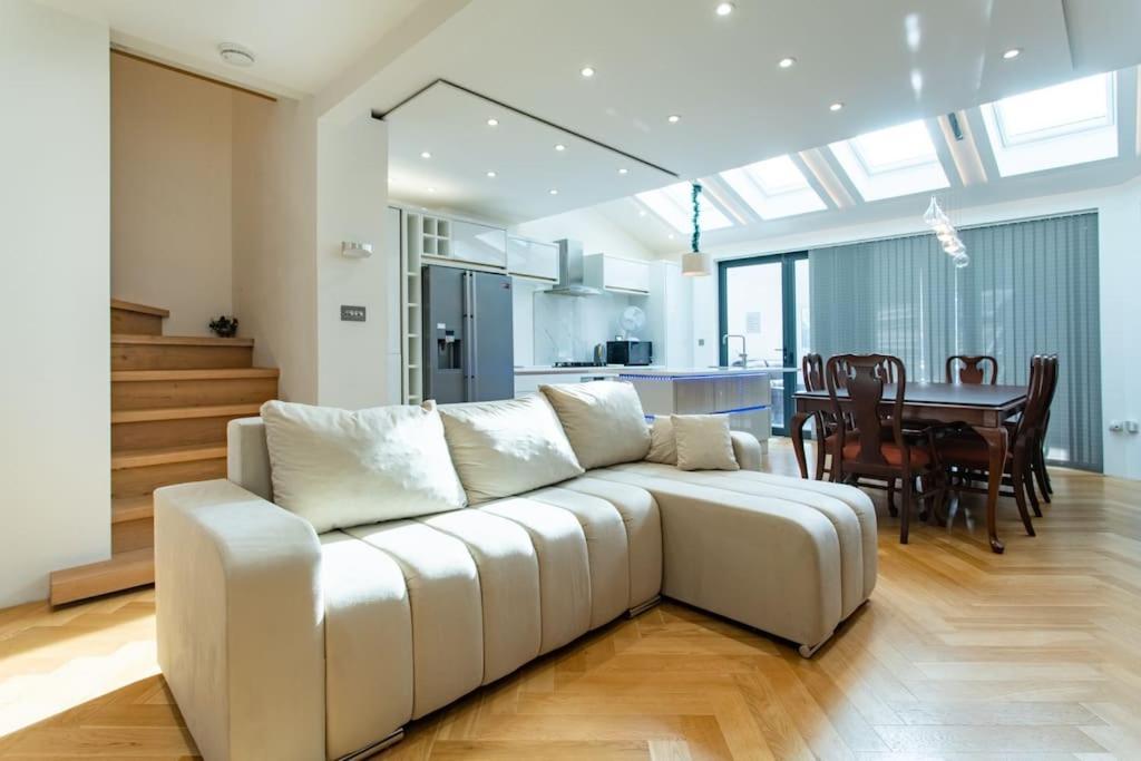 Modern 2Bed Pad W/ Hot Tub Villa บาร์คกิ้ง ภายนอก รูปภาพ